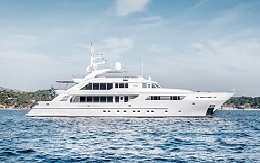 motor-yacht-mega-yacht-oasis-crewed-charter-Greece 